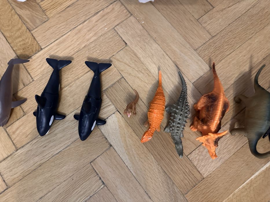 Dinozauri diverse marimi