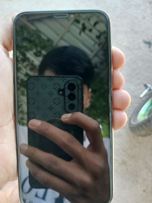 iPhone X sotiladi
