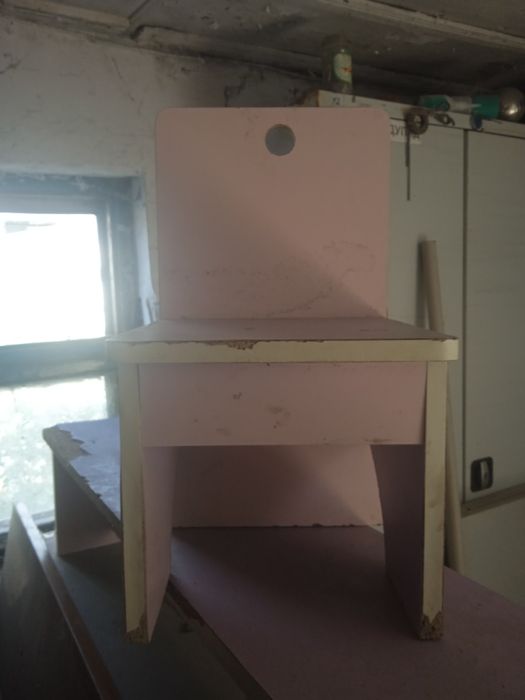 Детские стульчики бу и вешека бу столик детский кровать двухъярусная