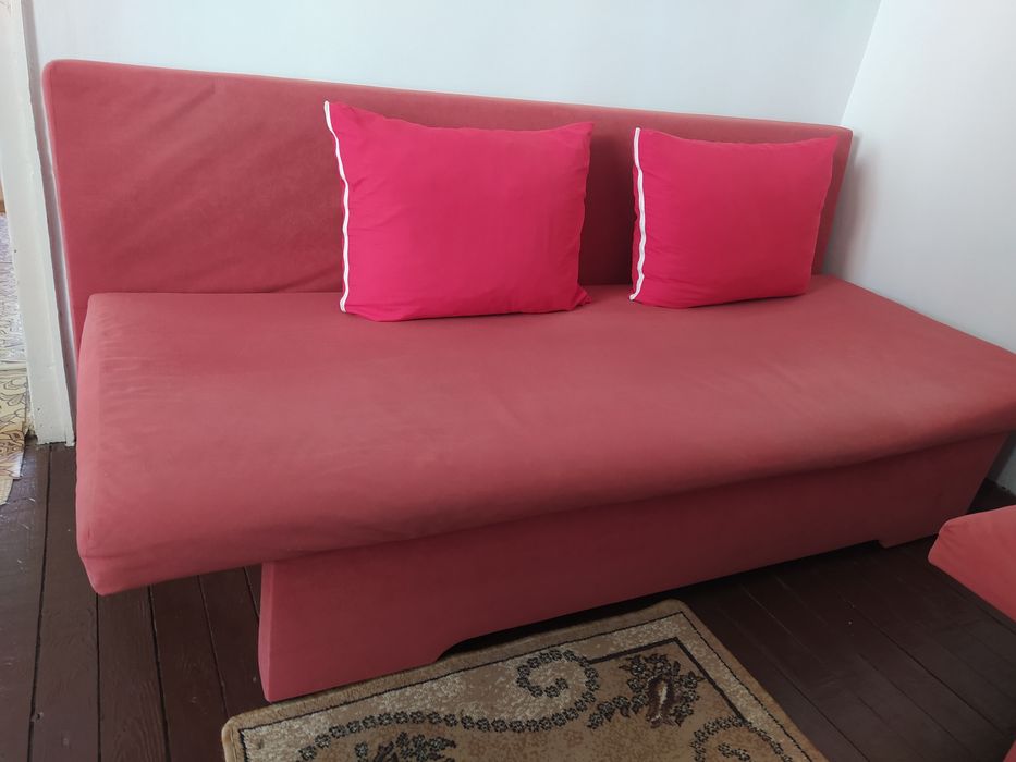 Разтегателен диван спалня