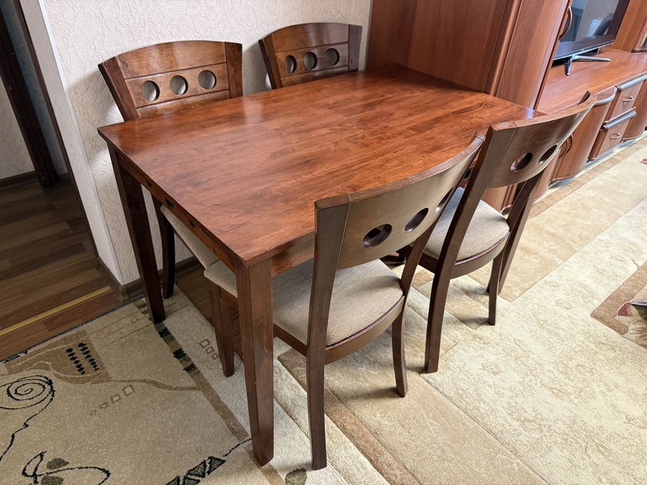 Продам стол со стульями (Малайзия)