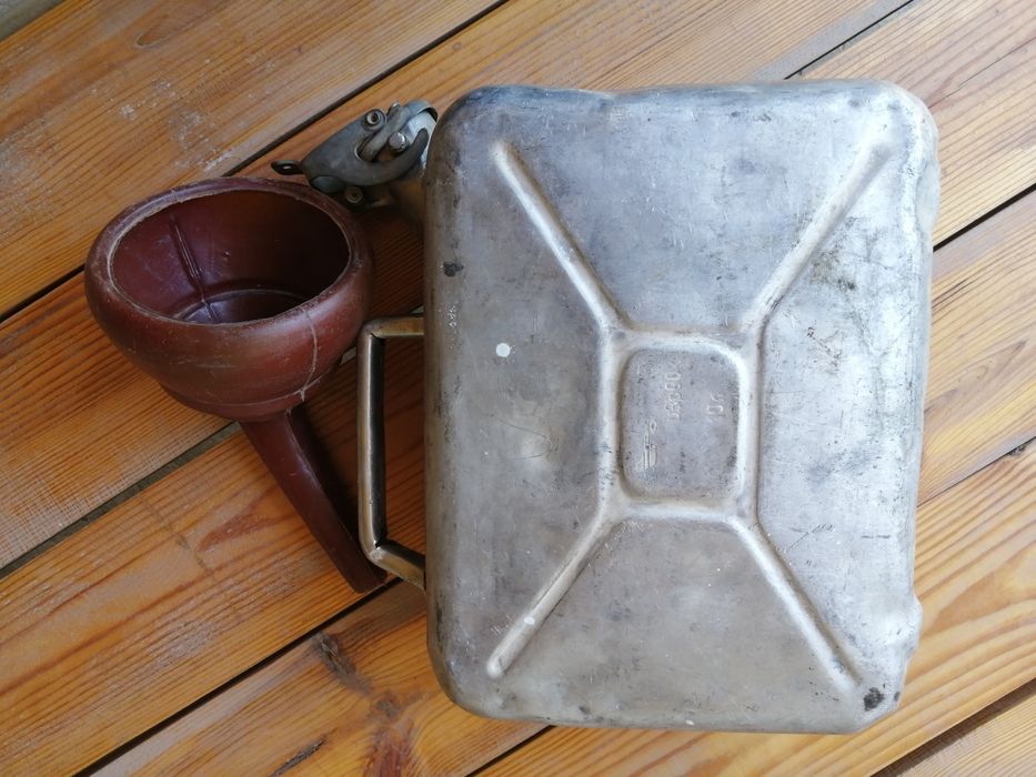 Канистра 10литров с варонкой