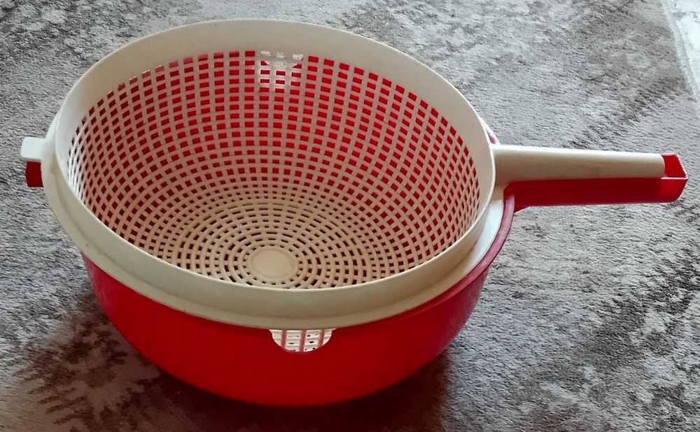 Дуршлаг двойной продаю. Посуда для кухни.
