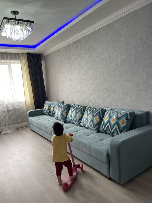 Диван 4 метра...