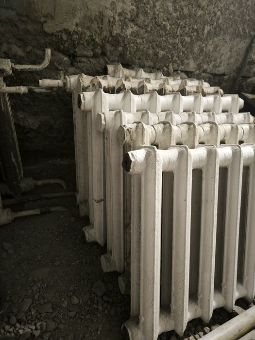 Продам батареи  чугунные