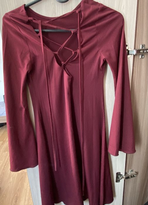 Платье покупала на выпускной щяс не ношу хорошая