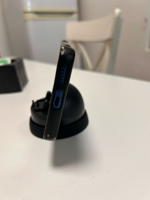Чисто нова стойка за телефон за кола