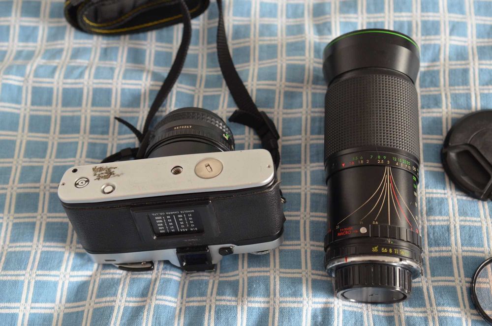Kit Minolta XD11 aparat foto film + 50mm f1.7 + 35-200mm MACRO + rola film + filtre sky