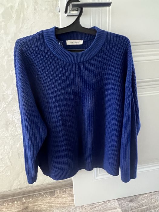 Продаю свитер в отличном состоянии.