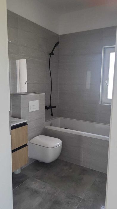 Inchiriez apartament intr-un Duplex, suprafata de 125 mp, 3 dormitoare, 2 bai, living, bucatarie, dressing, camera tehnica, zona Mosnita Veche,
