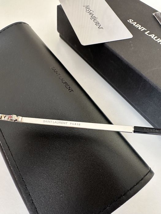 Чисто нови слънчеви очила Saint Laurent сърца