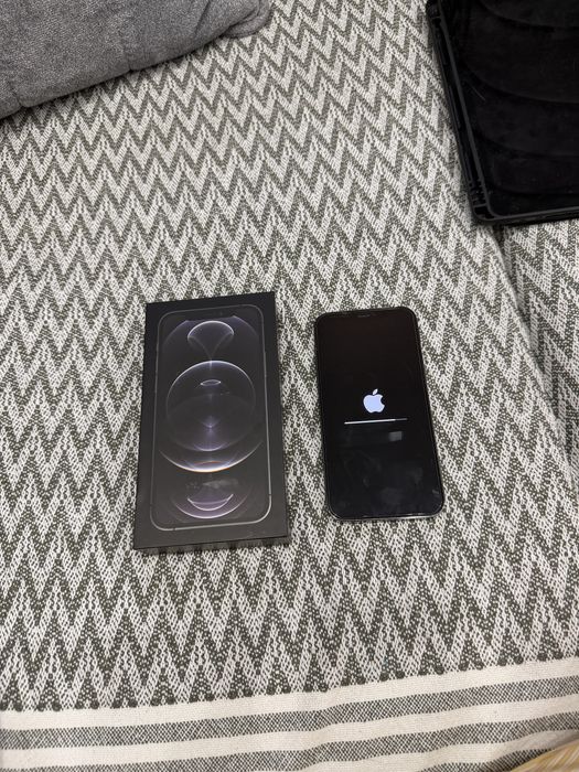 Продам Iphone 12 pro