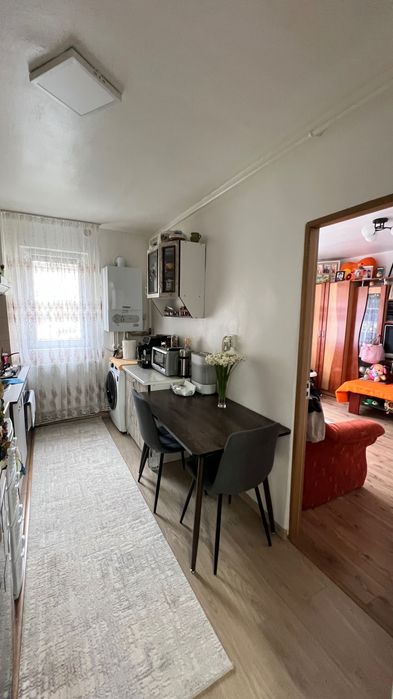 Vând apartament cu două camere în 8 Martie +garaj+ parcare în fața blocului