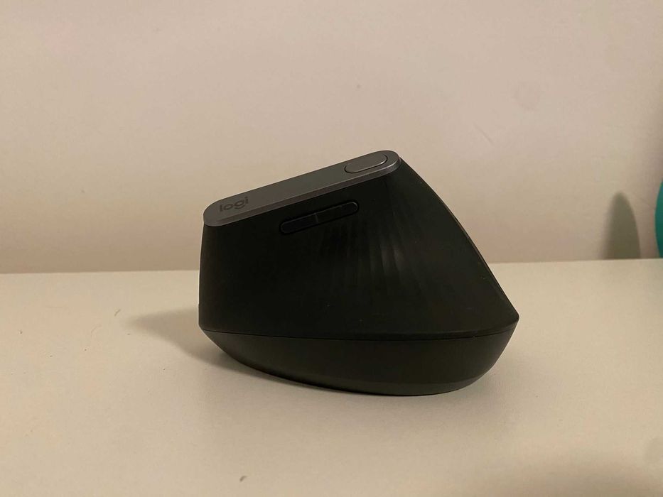 Logitech MX Vertical Ergonomic