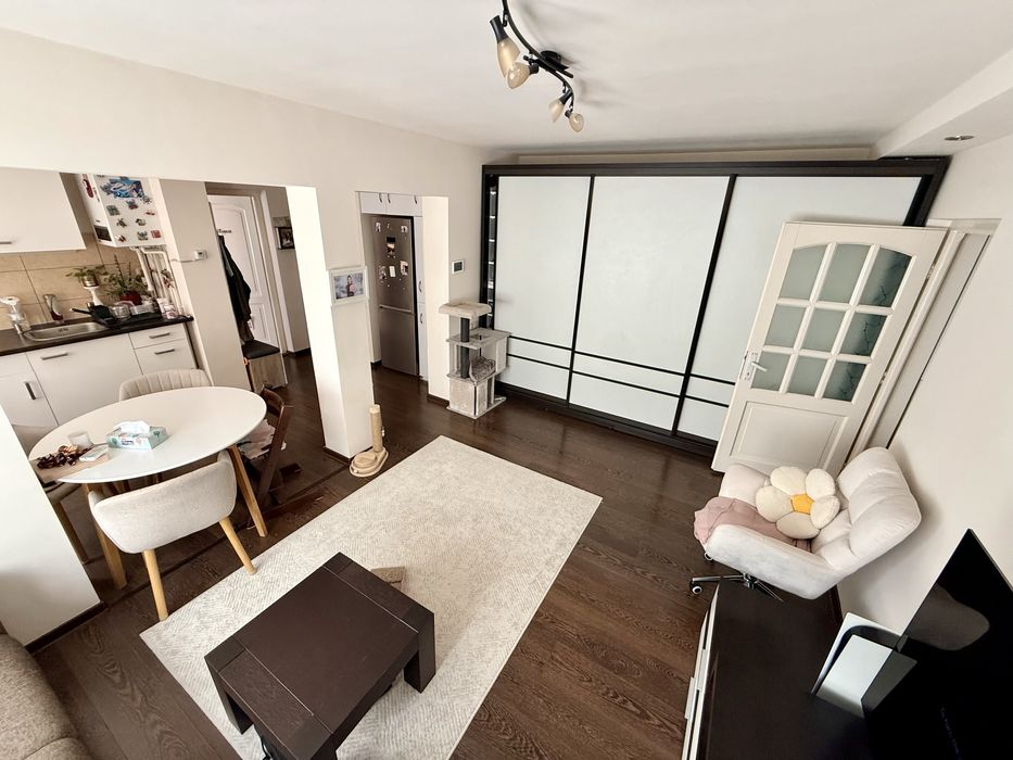 Apartament de vânzare, 3 camere, Cornișa, str. Victor Babeș