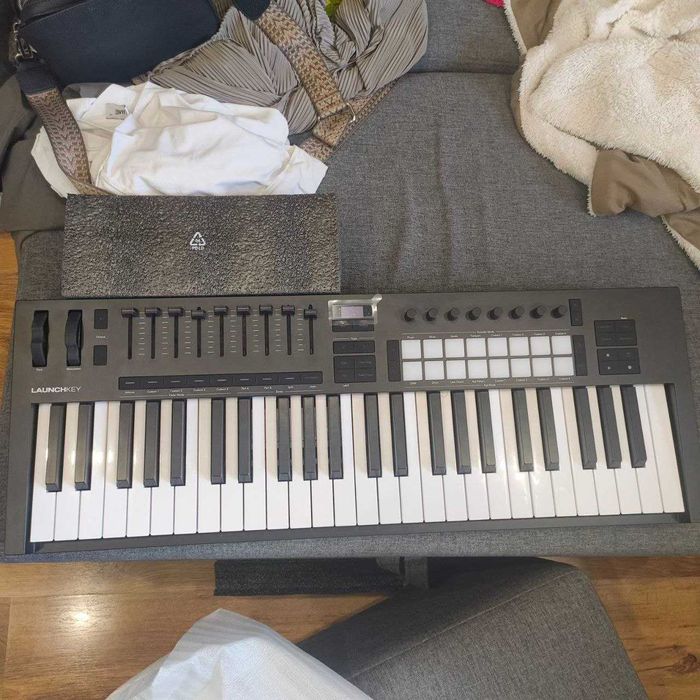 Midi клавиатура Novation Launchkey 49 MK4