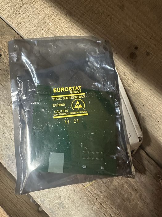 Placa este nouă noută