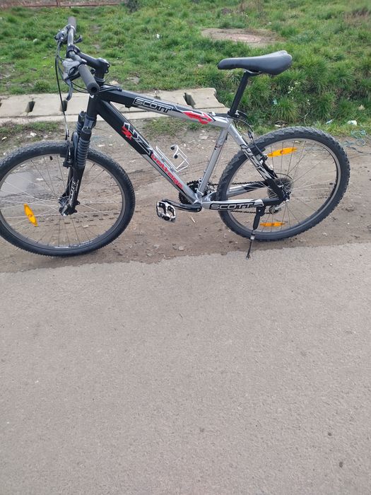Bicicleta Scott pentru adulți sau tineri cu fițe tineri cu fițe