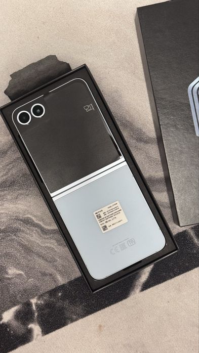 Samsung Galaxy Z Flip6