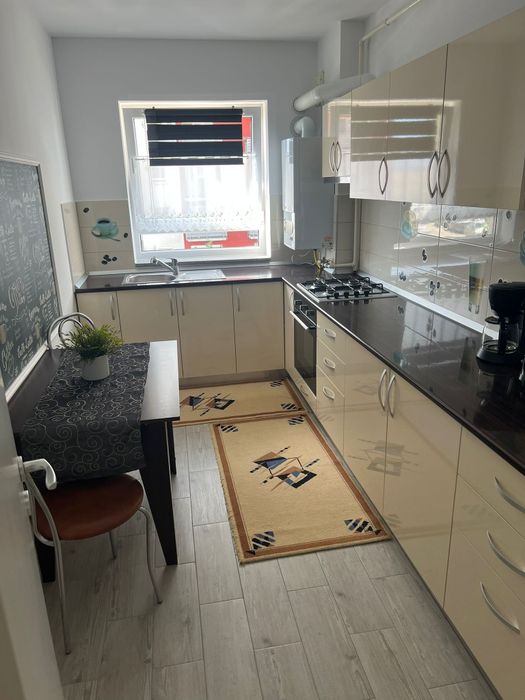 Inchiriez apartament