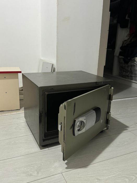 Сейф отличном состояние