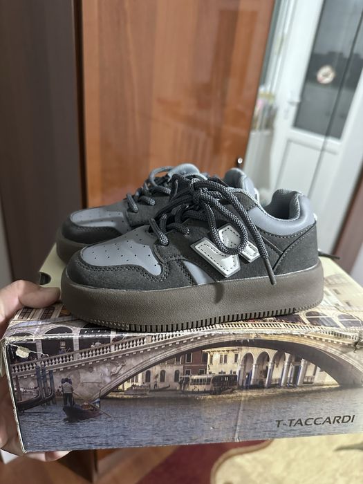 Продам срочно коляску и обувь