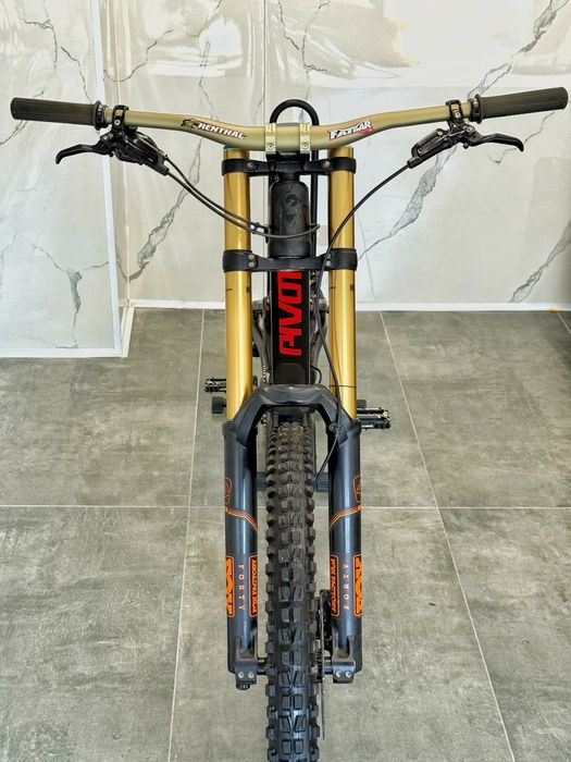 Висок клас велосипед за спускане Pivot Phoenix Carbon L 27.5