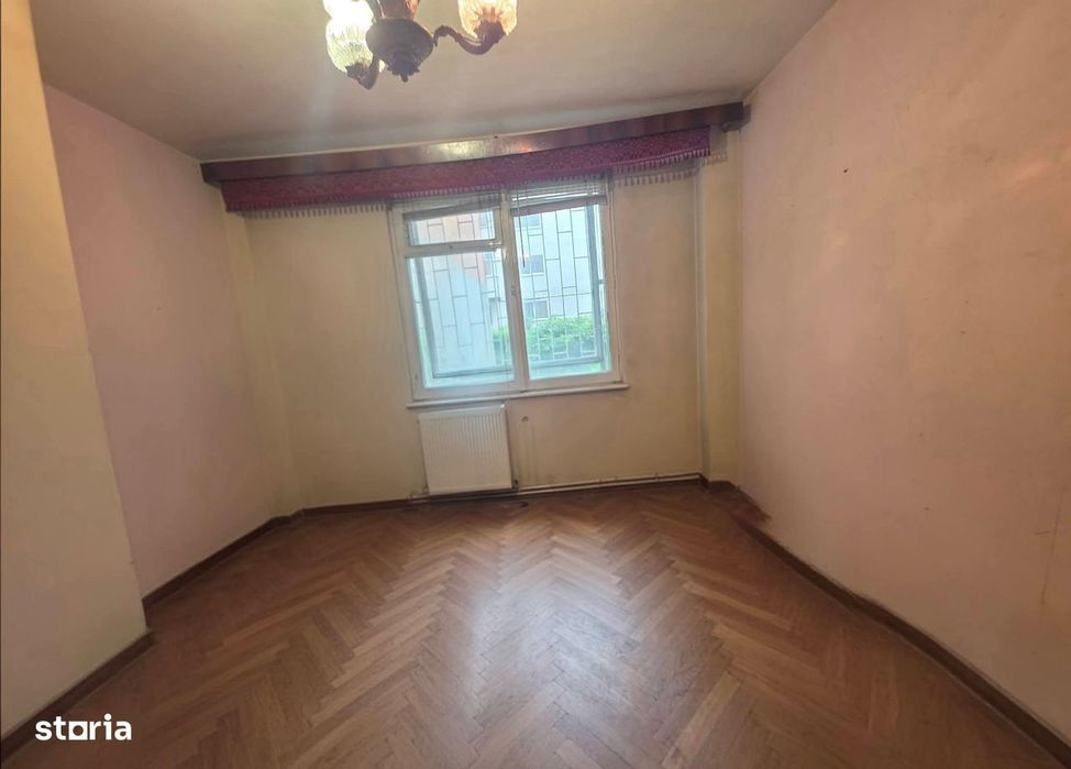 Vand apartament 3 camere parter Scriitorilor, necesita renivare