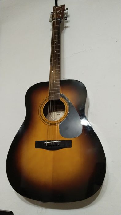 Продам гитару акустическая