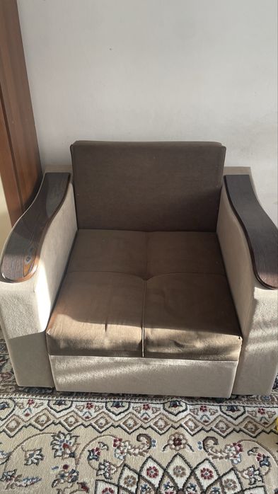 Диван с двумя креслами