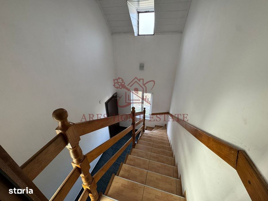 Casă 7 camere de vânzare/închiriere Izvin + anexă 90 mp- Comision 0