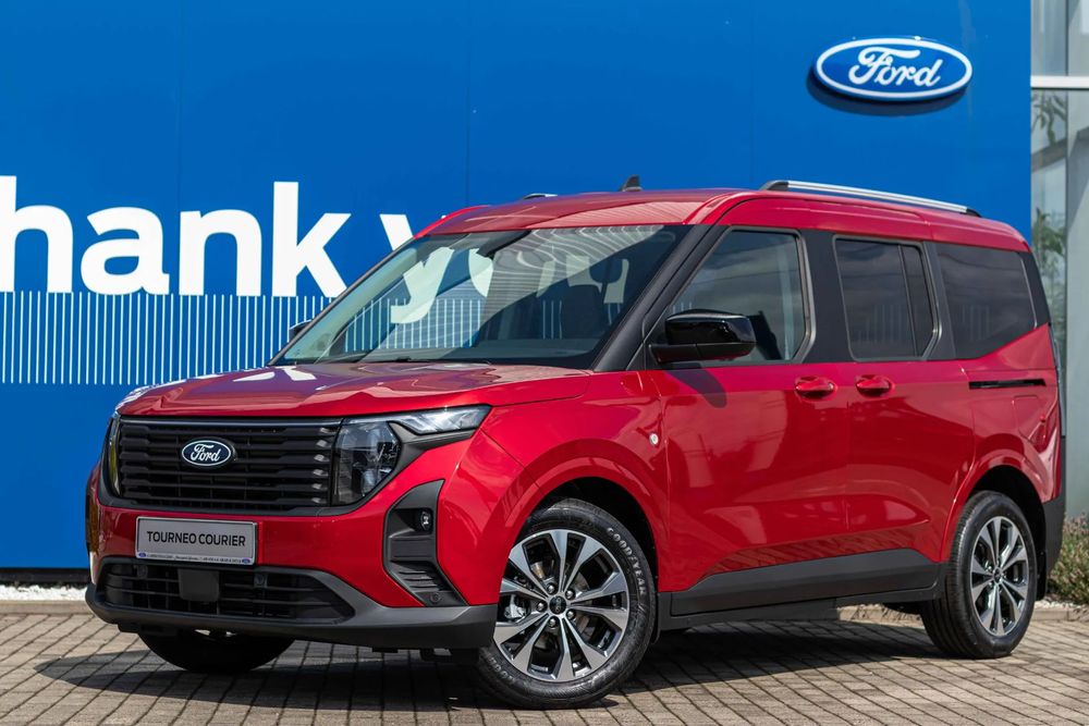 Ford Tourneo Courier Noul Transit TOURNEO COURIER Titanium 1.0 EcoBoost 125 CP M6