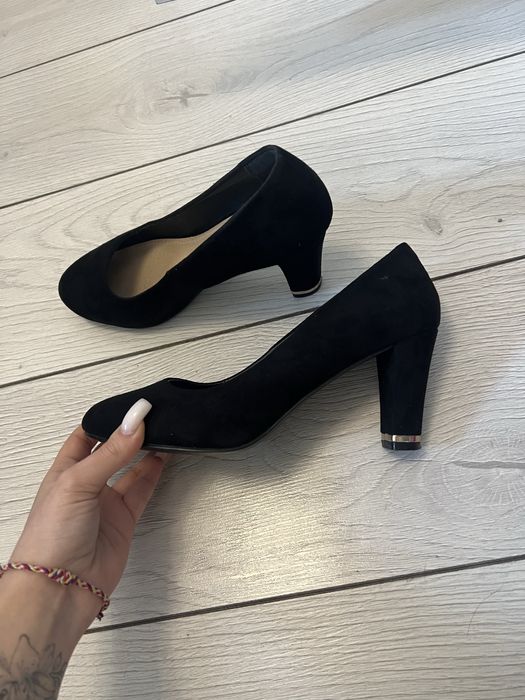 Продам женские туфли