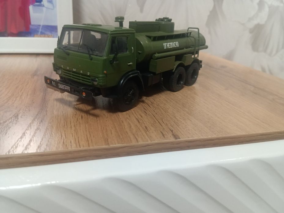 Продам модели камазов  в масштабе 1:43