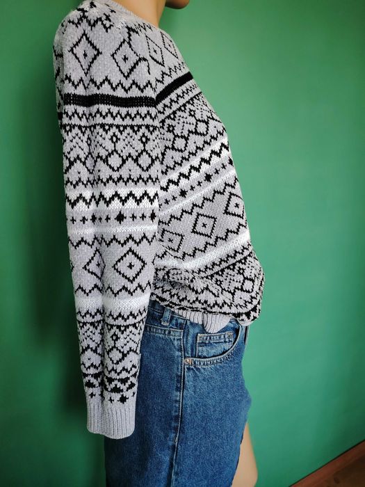 Пуловери размер S и М на цени 10- 15лв.