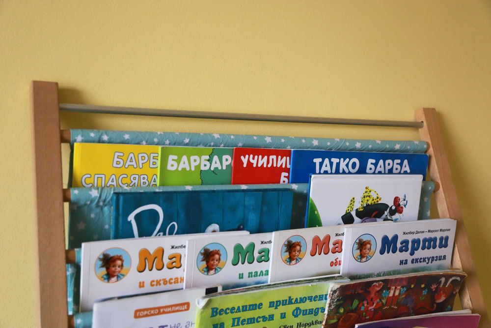 Ръчно изработена етажерка/библиотека за детски книги в два размера