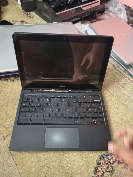 Vând laptopuri pentru piese unele chiar functionale