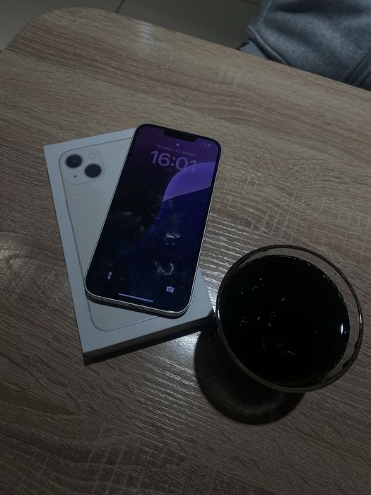 Продаю Айфон 13 в идеале