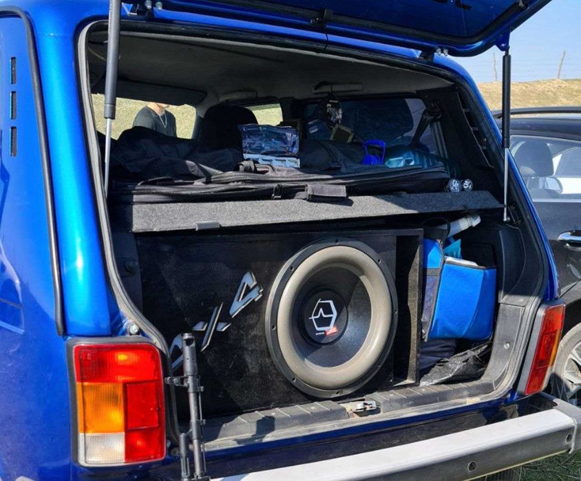 Сабвуфер с подсветкой