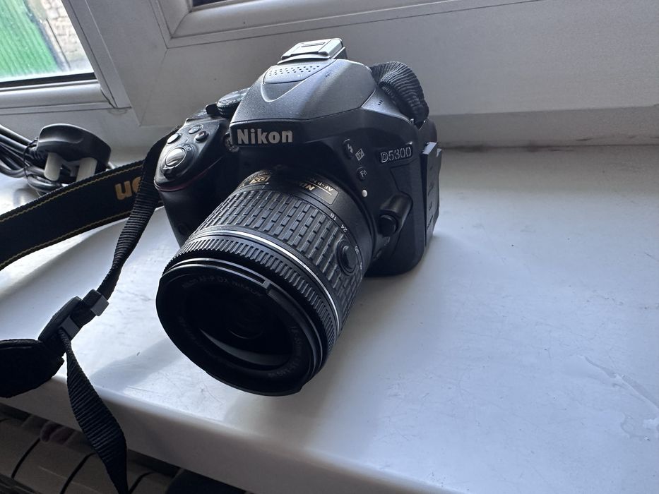 Продам фотоопарат nikon D5300