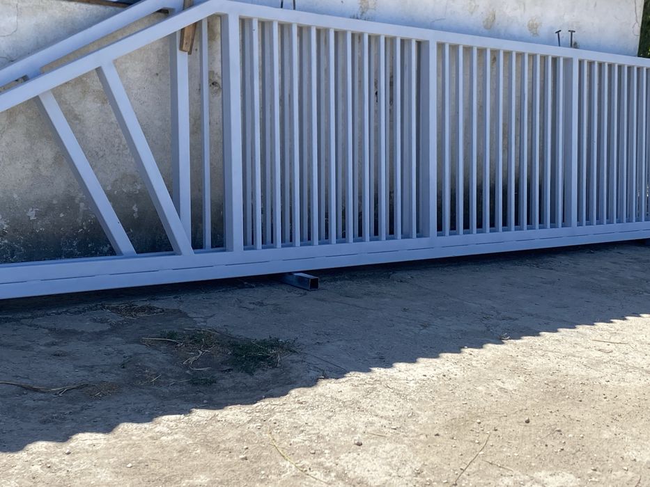 Confecții metalice porți culisante