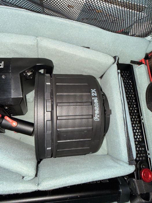 2X APUTURE LS C 300 d  si 300 D II cu fresnel