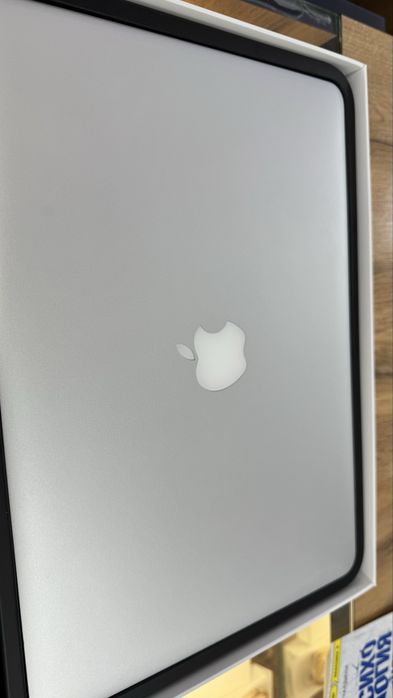 Makbuk Air 2018 core I5 8/256