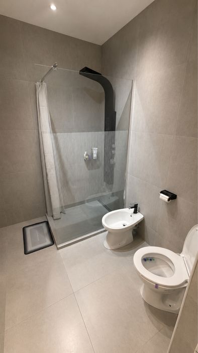 Inchiriez apartament 2 camere ,58mp + gradina 100mp