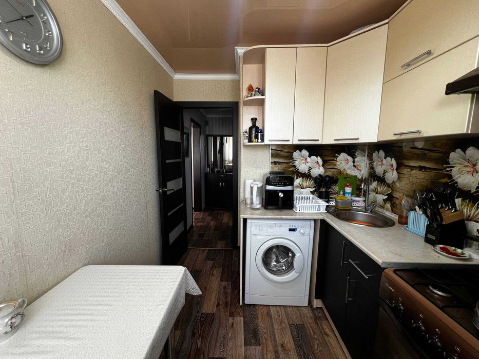 Продам малосемейку на Урицкого