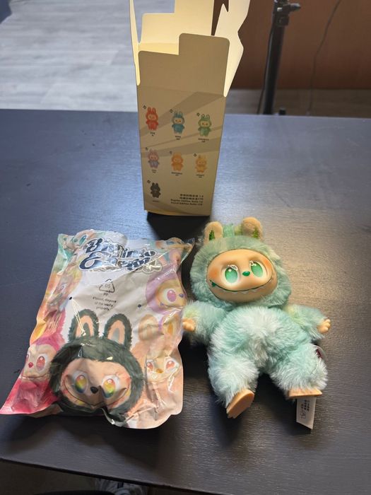 Labubu original pop mart