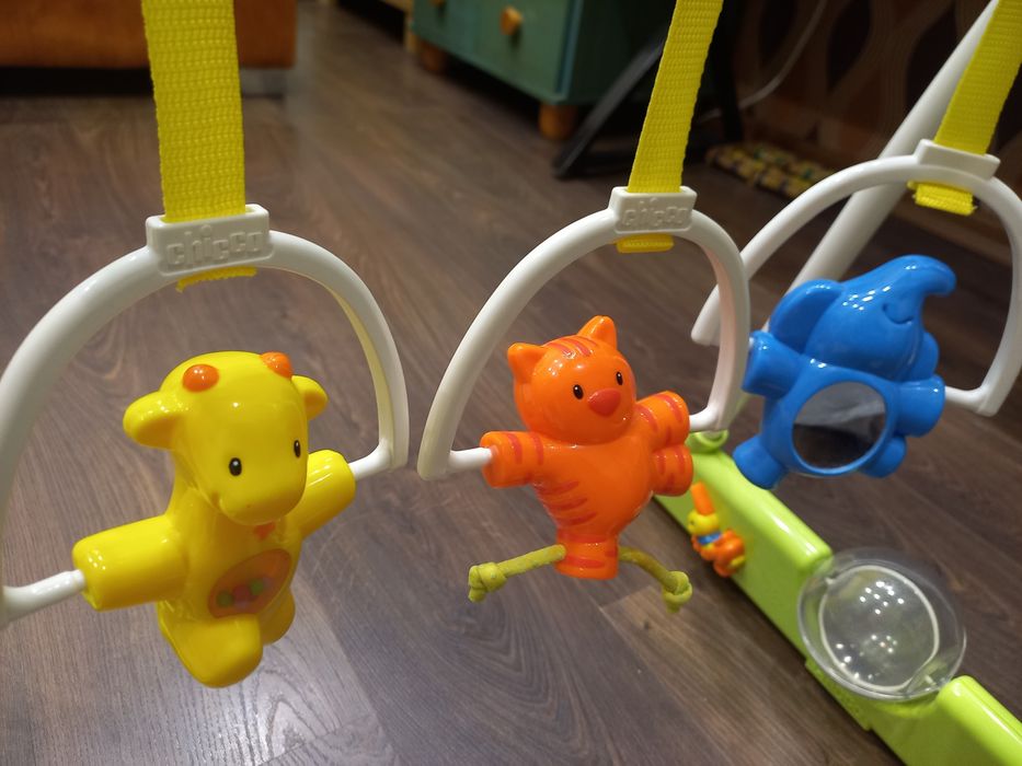 Развивающий столик Chicco для малышей