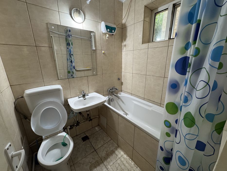 Inchiriez apartament decomandat