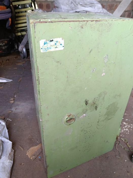 Продам сейф,без замка