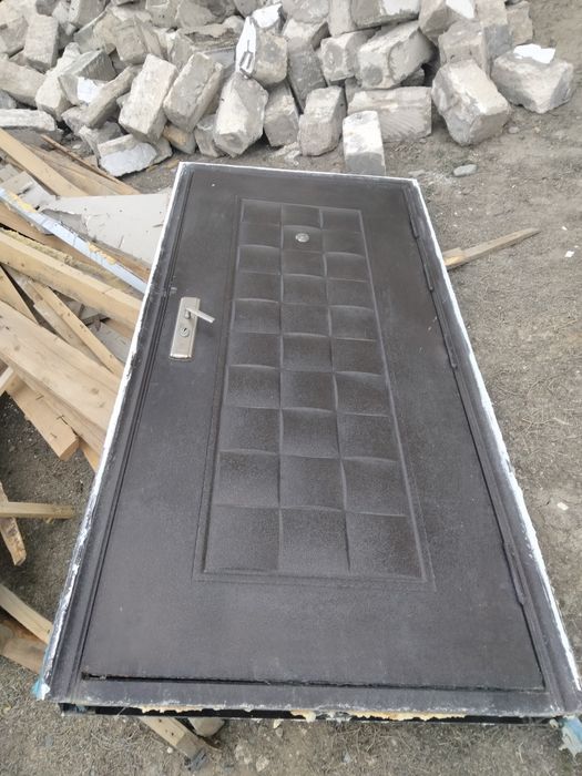 Железный дверь ииии